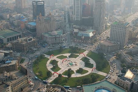 800px-Zhongshan_Square,_Dalian.jpg